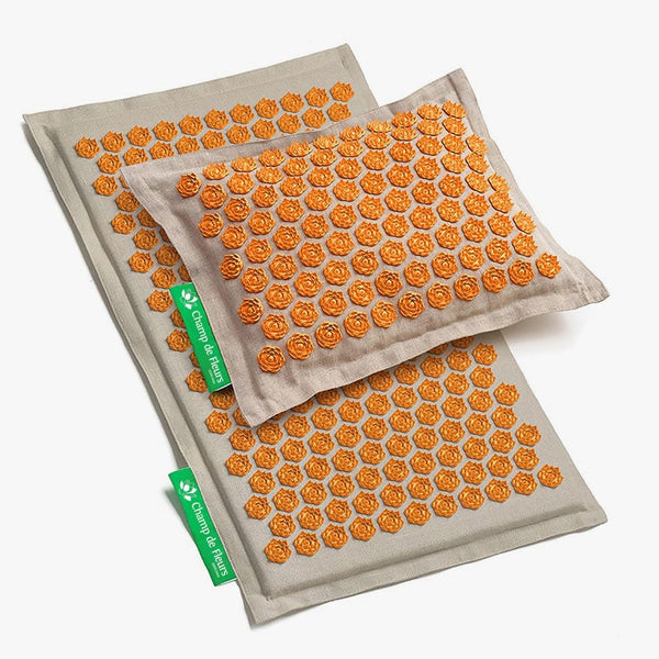 Set tapis et coussin Champ de Fleurs en lin naturel avec picots lotus orange – couleur Naturel/Orange

